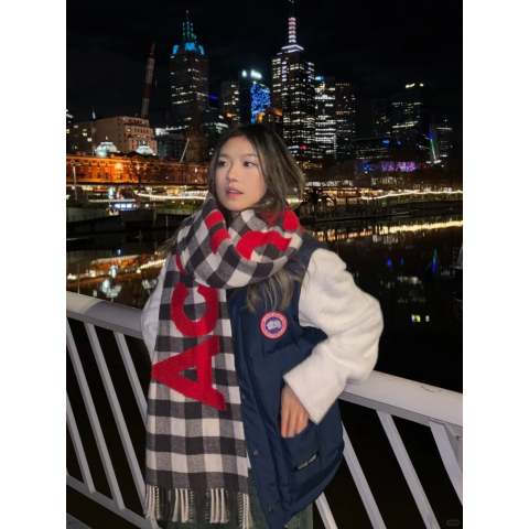 Acne Studios格纹围巾