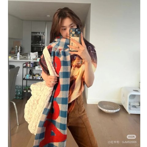 Acne Studios格纹围巾