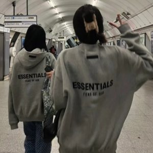 Essentials 爆款捡漏+新品直降 V领棒球T恤$71