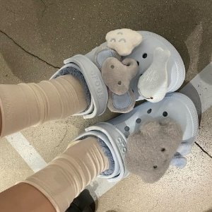 Crocs 洞门大补货！泡芙史低$37、抢云朵黄金码$63