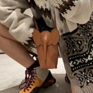 Loewe也太可爱啦！官$1415Elephant Pocket 大象包