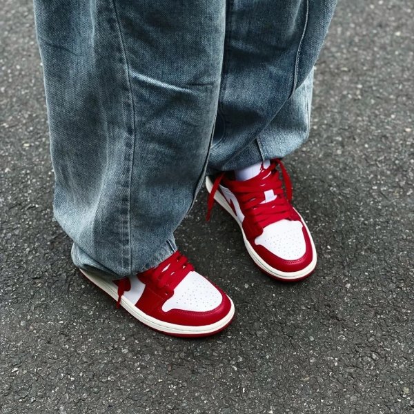 AIR JORDAN 1 LOW 'DUNE RED'