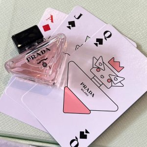 送到心坎上👉Prada 入任意大容量香水 赠品牌限定扑克牌🃏