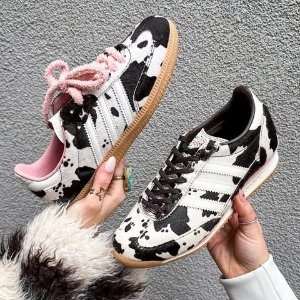 Adidas x ASOS 独家配色发售！奶牛纹Samba OG鞋$220.