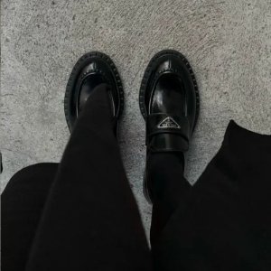 Prada 疯价再降🔥经典乐福鞋$1268 超多专柜款直接打折！