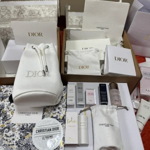 仅一件！Dior包只要$70🚨买小A瓶系列护肤套装即得抽绳包