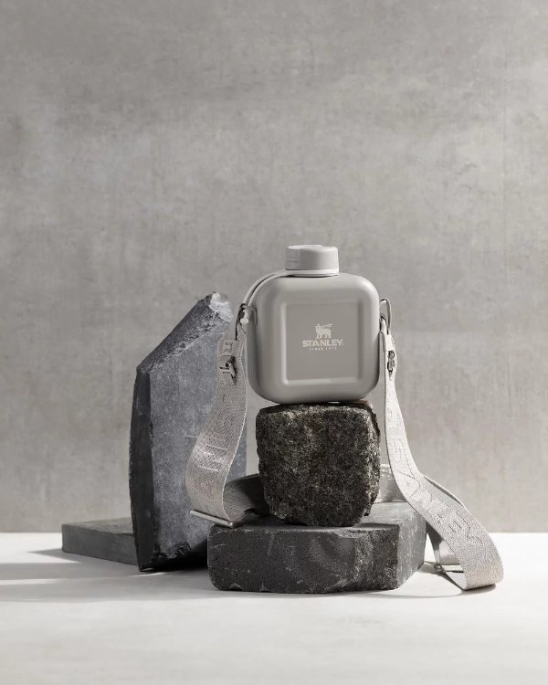 Stan 25oz 背带水壶