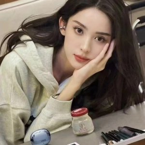 买卫衣 上SSENSE 👌 Jennie同款小猫卫衣$459