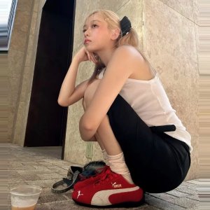 Puma爆火红色！博主人手一双红白色赛车鞋