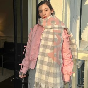 Acne Studios 爆款降价 围巾$171、经典囧脸T恤$145