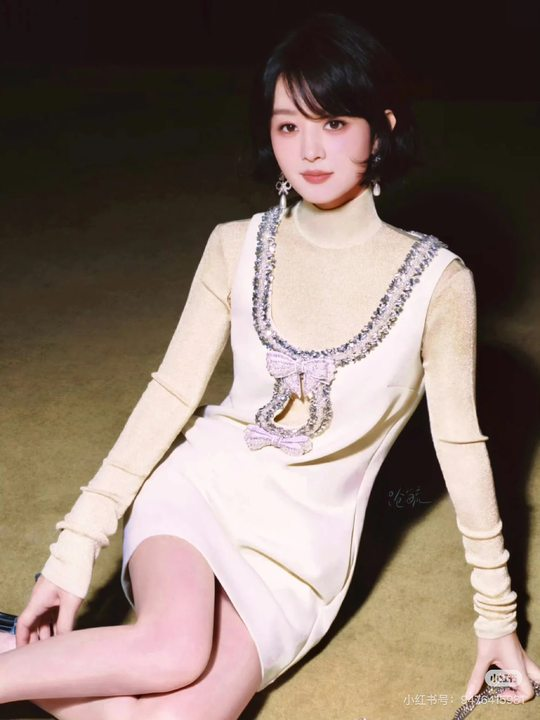 奶油黄蝴蝶结连衣裙