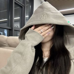 穿lululemon 做气质女人👩 必少不了1件Scuba 全场7折起！