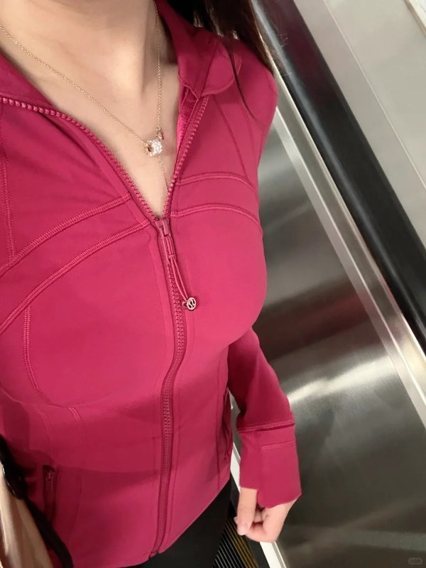 Define 短款连帽 树莓酱