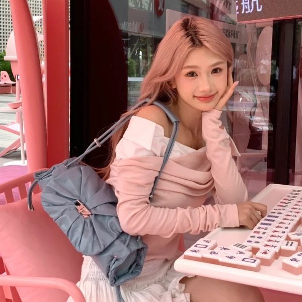 scrunch-d shoulder s奶糖包奶蓝色