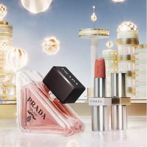 Prada 彩妆上线！花$100就拿大牌包包👛 高智感口红$80