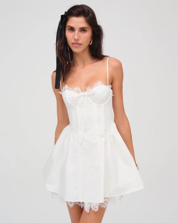 蕾丝鱼骨小白裙