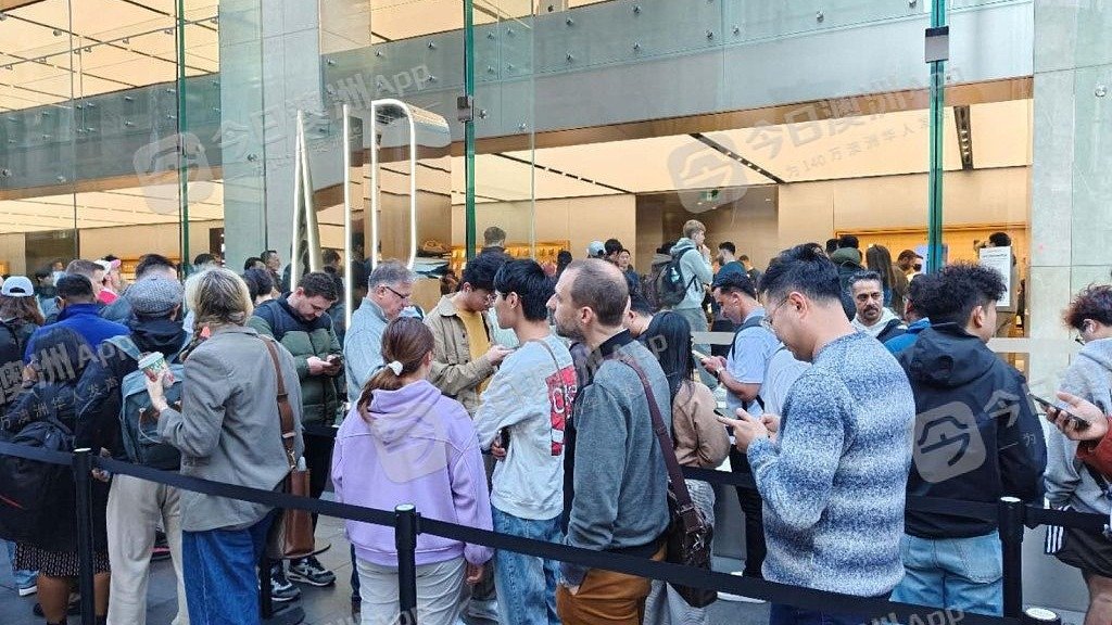 现场直击！iPhone 17在澳发售，悉尼市中心大排长龙！华人：“果粉”的节日