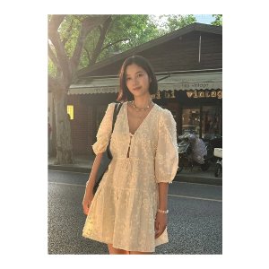 泡泡袖刺绣娃娃裙