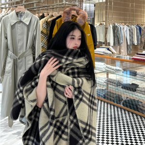 绗缝夹克$1198 卡包$266