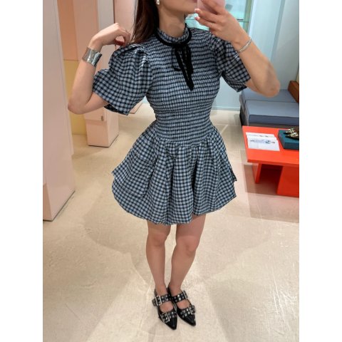 格纹连衣裙