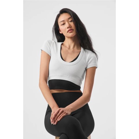 alo yogaSerene 罗纹修身短袖