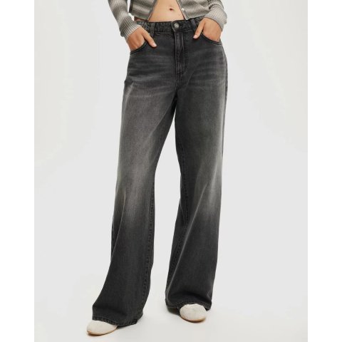 Relaxed 宽松牛仔裤