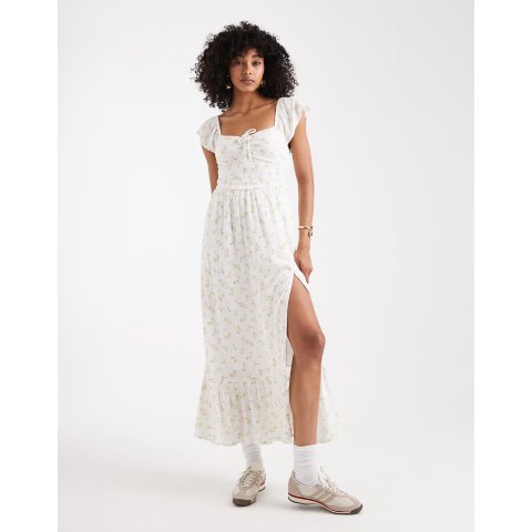  白色花卉露肩中长裙