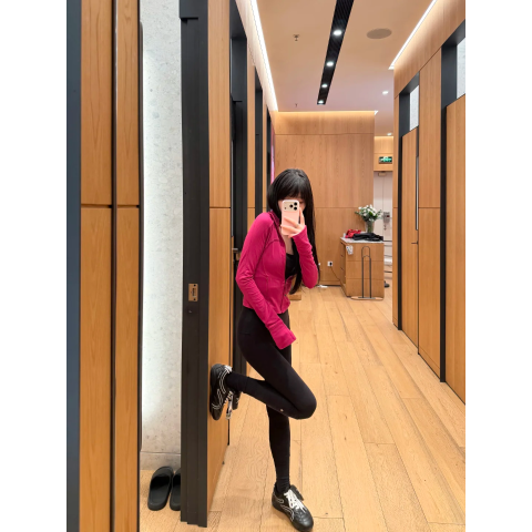 Define 短款 浆果朗姆红