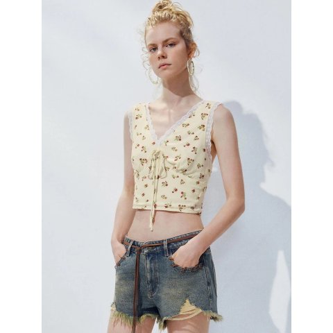 URban Revivo碎花V领上衣