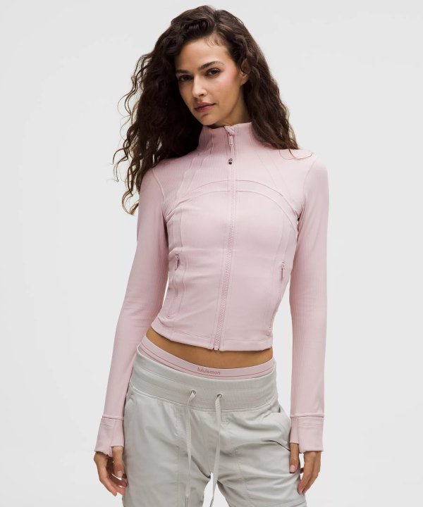 Define 短款 粉瓷色