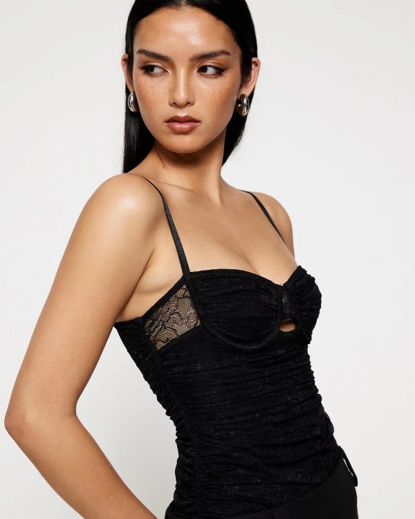 Cleo 蕾丝吊带上衣