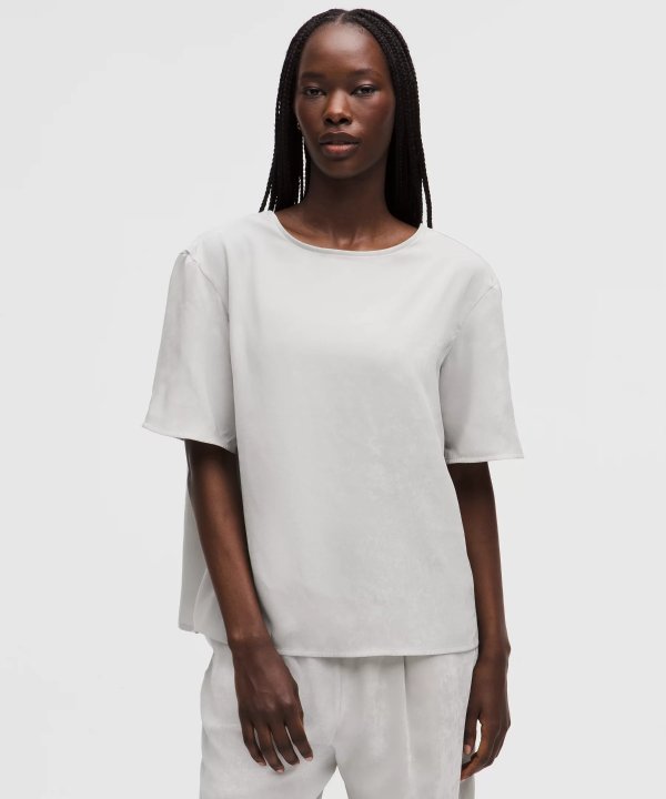 Satin V-Back 缎面衬衫