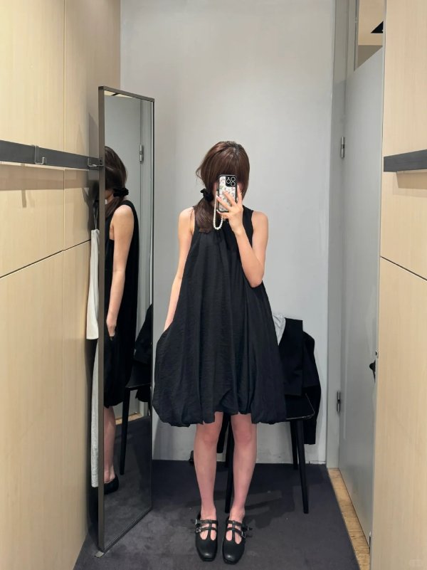 花苞小黑裙