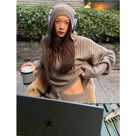 Winter Bliss 连帽针织衫