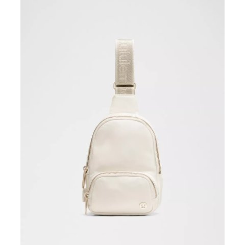 lululemonEverywhere Small 金属字母单肩包 2L