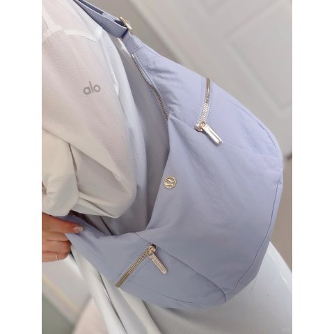 Slouchy 牛角包 6L 宁静蓝