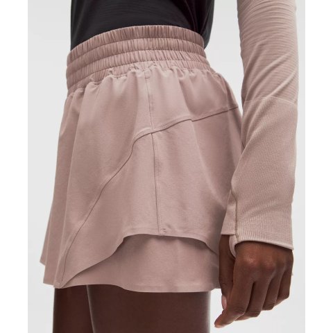 lululemonShake It Out 高腰跑步短裤 2.5英寸