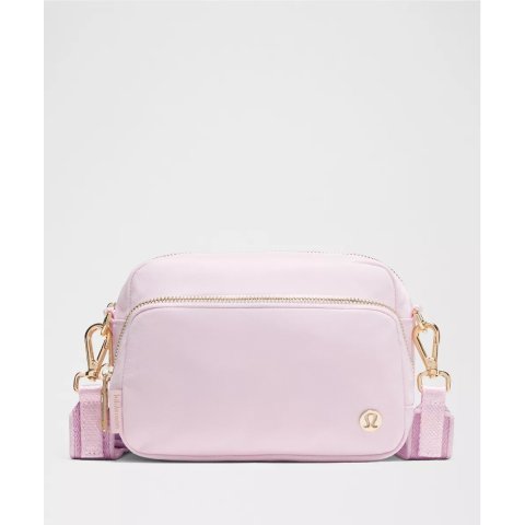 lululemonEverywhere 单肩包 2L 金属标志