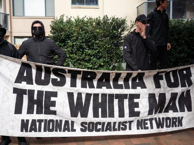 怕了！澳洲新纳粹团体抢在新法前“自...