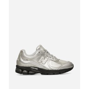 2002R 银色休闲鞋