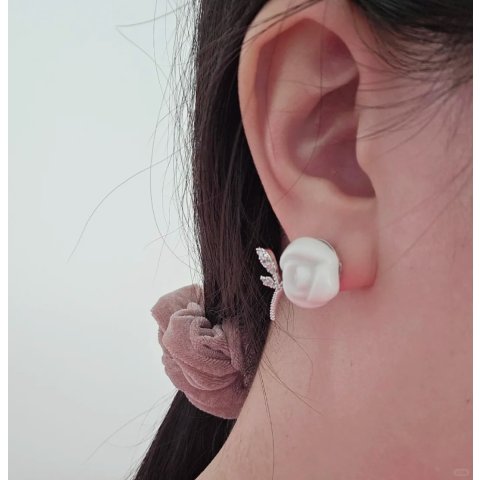 ShuShu/TongYVMIN Paper Ball 玫瑰耳钉@切利多尼希