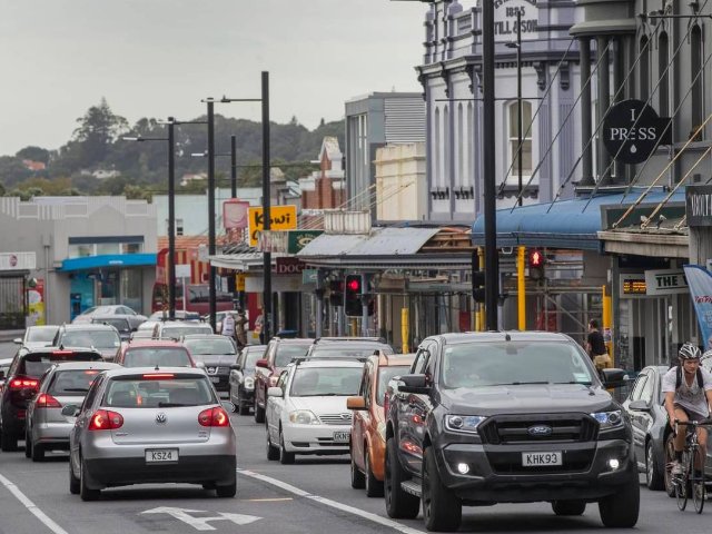 奥克兰公交司机遭灭火器喷射！32岁...