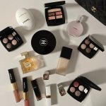 Chanel "香"门永存🫧水晶唇釉$55、炫光唇釉$72💄