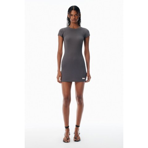 灰色短袖连衣裙