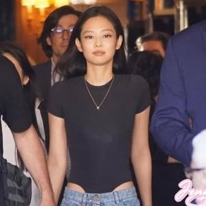 Jennie同款 紧身短袖连体衣