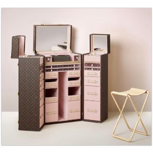 尖叫吧！LV粉紅化妝行李箱，史上超夢幻梳妝台