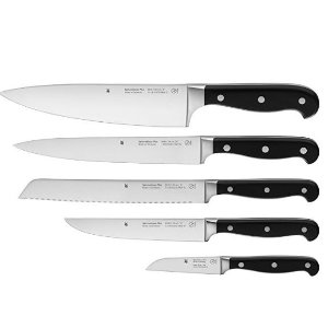 仅今天！福腾堡 WMF Spitzenklasse Plus 包括精美橡木刀架的刀具5件套，指导价199.99欧，闪购价仅129.95欧！