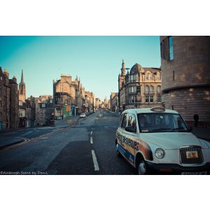苏格兰旅游超低价，漫步大街小巷，每个转弯都能看到崖边的城堡，往返爱丁堡低至21欧！