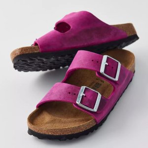 UO 勃肯鞋价格香滴很 Birkenstock紫粉色凉拖$109(原$169)