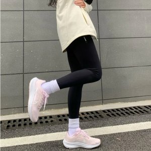 NIKE 运动爬楼好搭子 封面款$106 蜜桃粉T恤$23